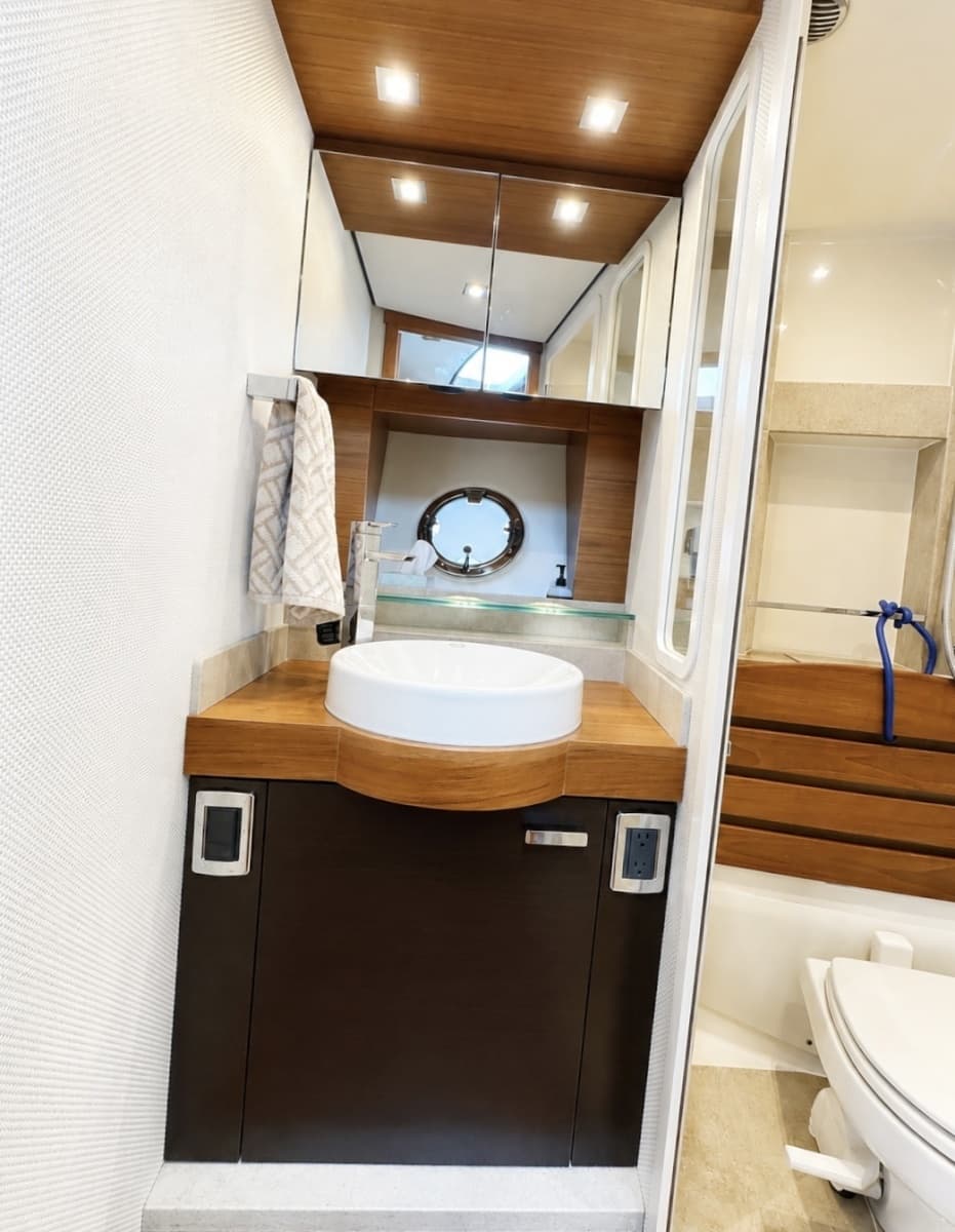 2016 Tiara Yachts 44 Coupe - Photo 58