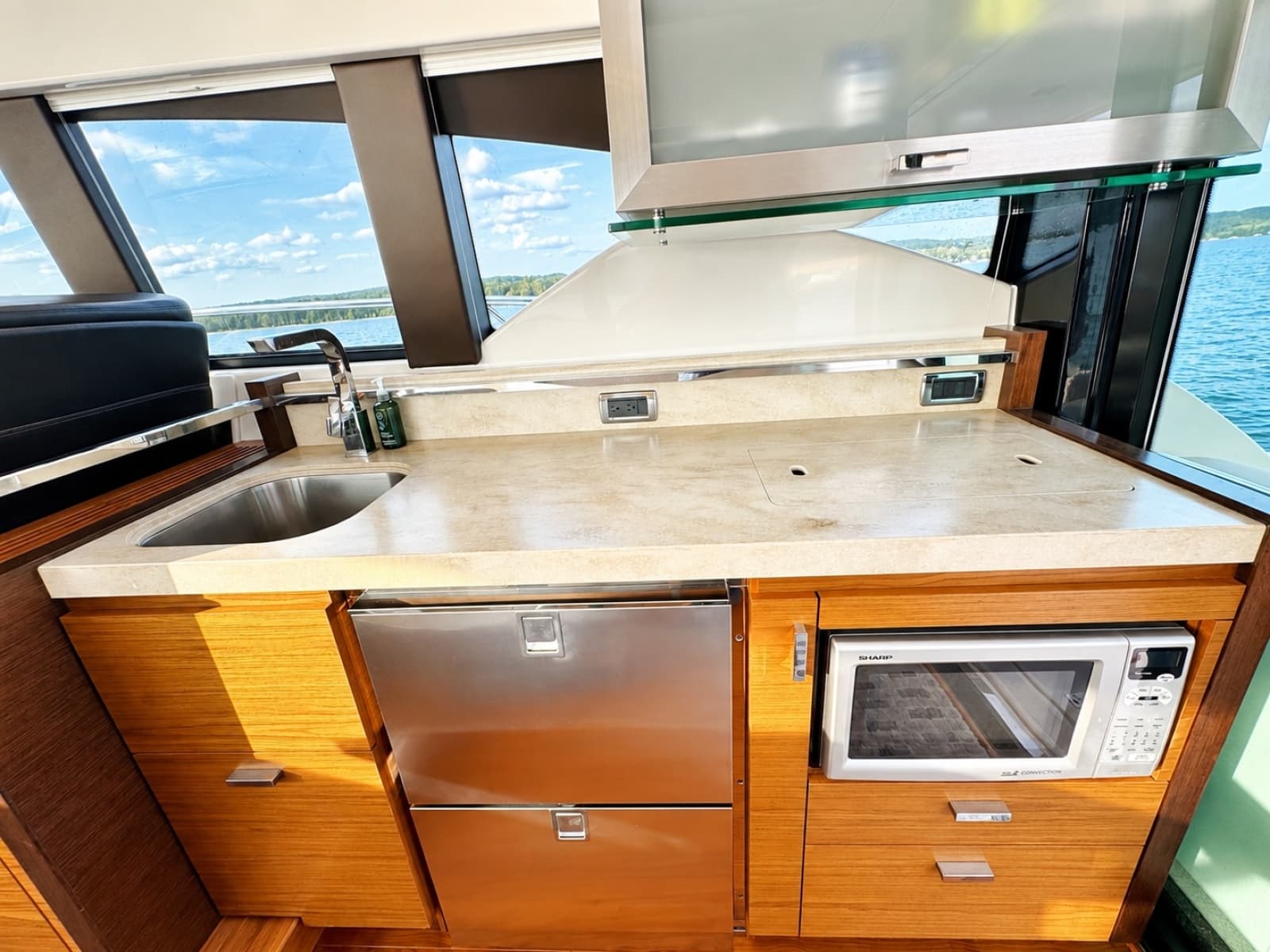 2016 Tiara Yachts 44 Coupe - Photo 35