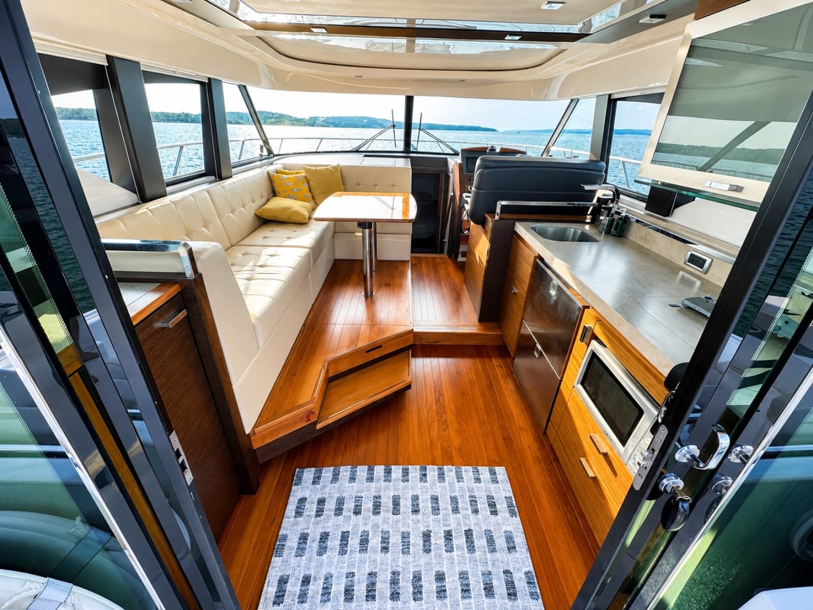 2016 Tiara Yachts 44 Coupe - Photo 2