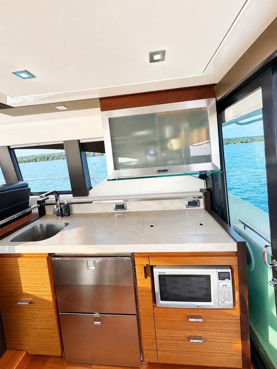 2016 Tiara Yachts 44 Coupe - Photo 36