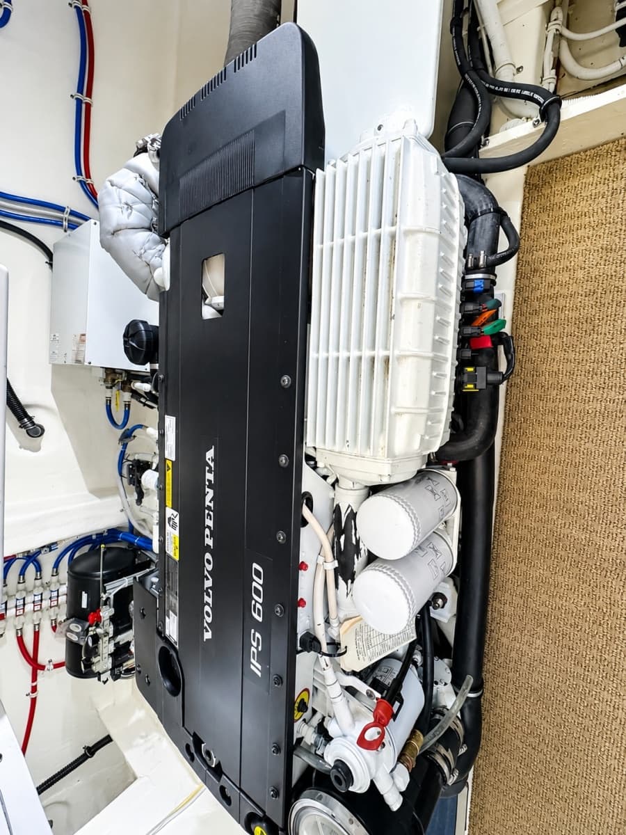 2016 Tiara Yachts 44 Coupe - Photo 65