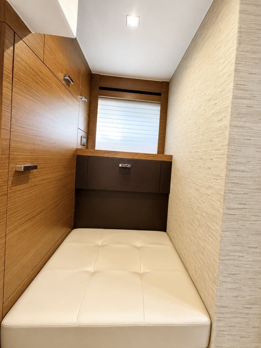 2016 Tiara Yachts 44 Coupe - Photo 56