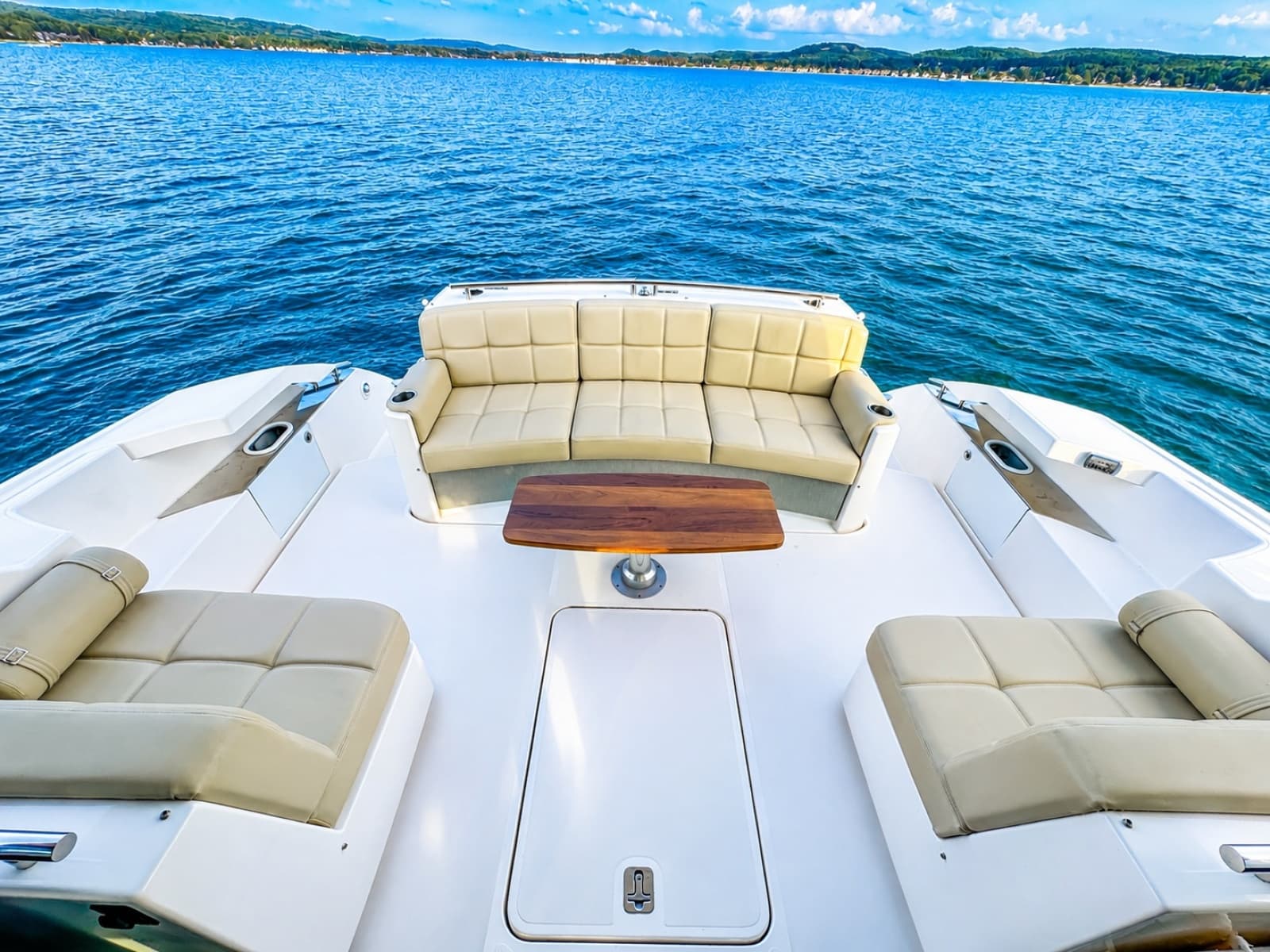 2016 Tiara Yachts 44 Coupe - Photo 18