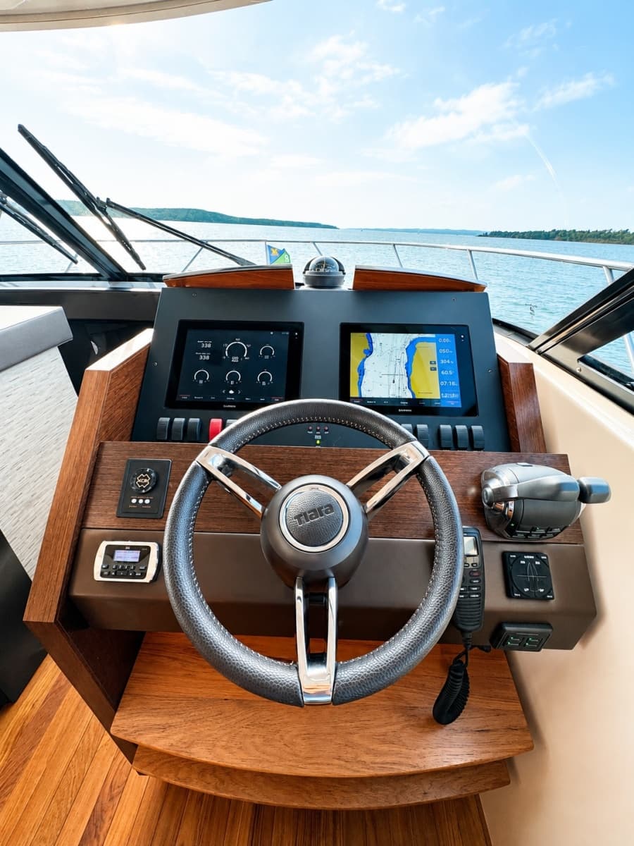 2016 Tiara Yachts 44 Coupe - Photo 44