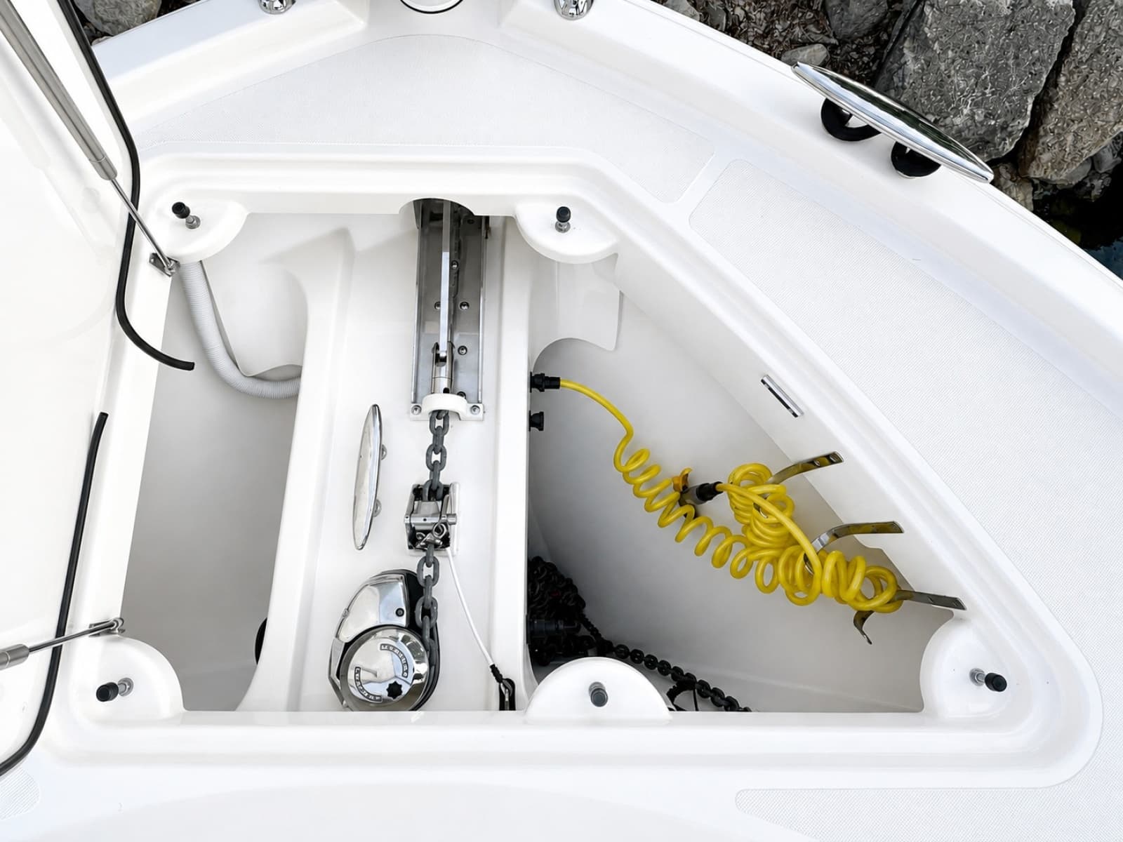 2016 Tiara Yachts 44 Coupe - Photo 13