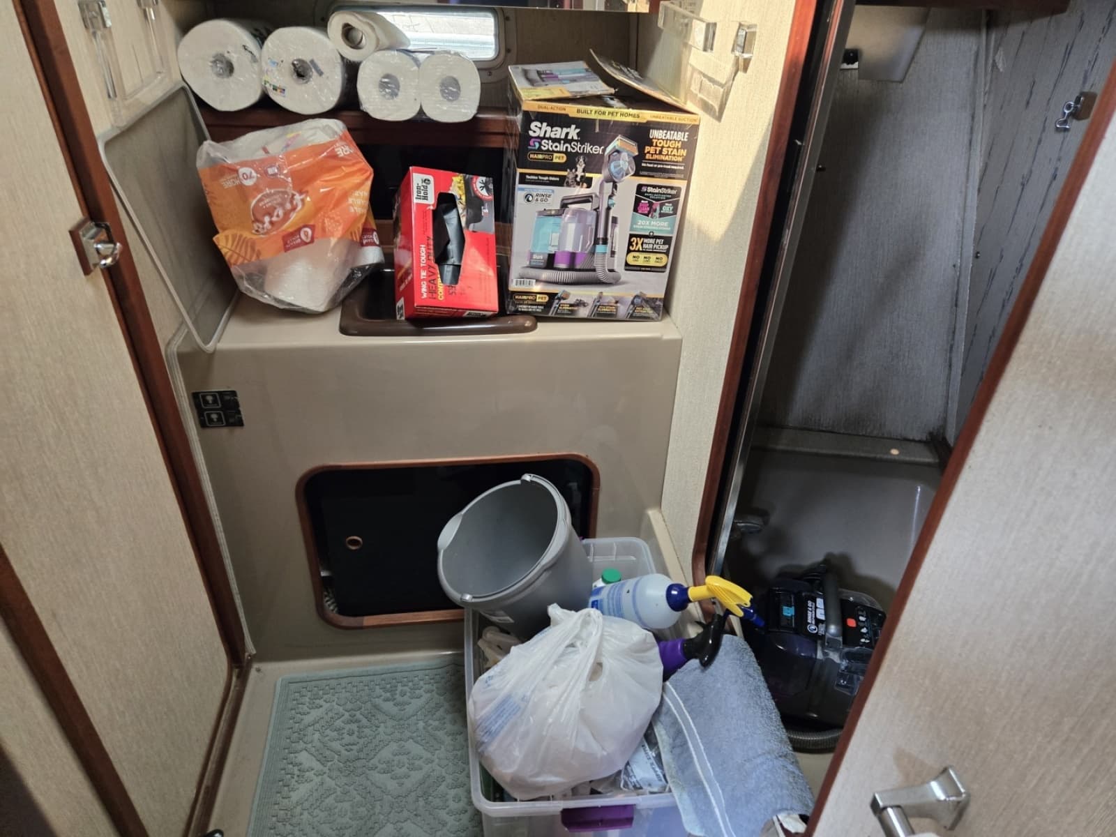 1986 Bayliner 3870 - Photo 21