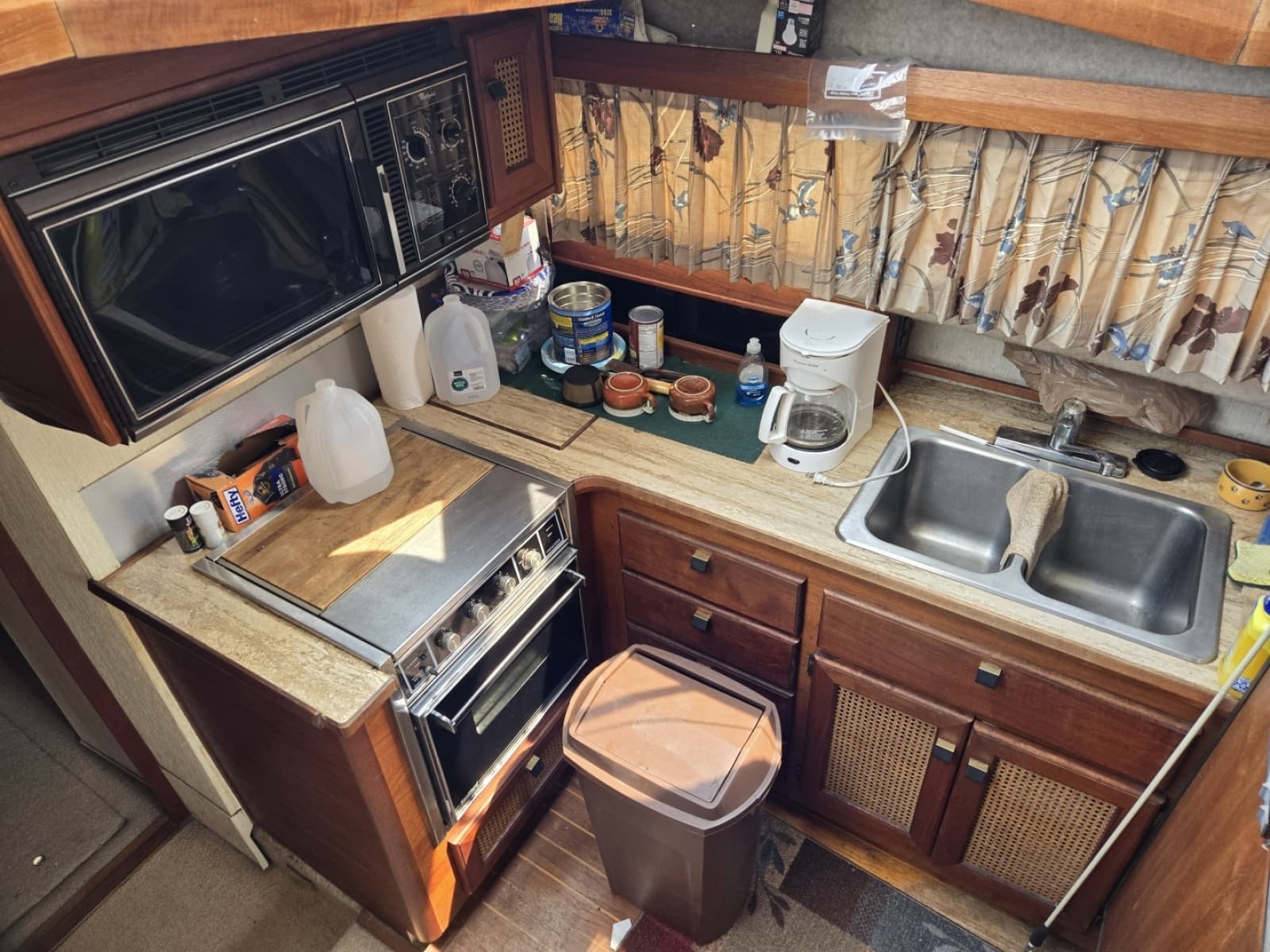 1986 Bayliner 3870 - Photo 19
