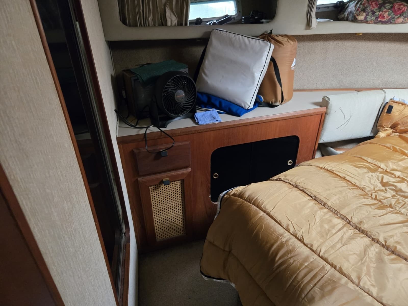 1986 Bayliner 3870 - Photo 24