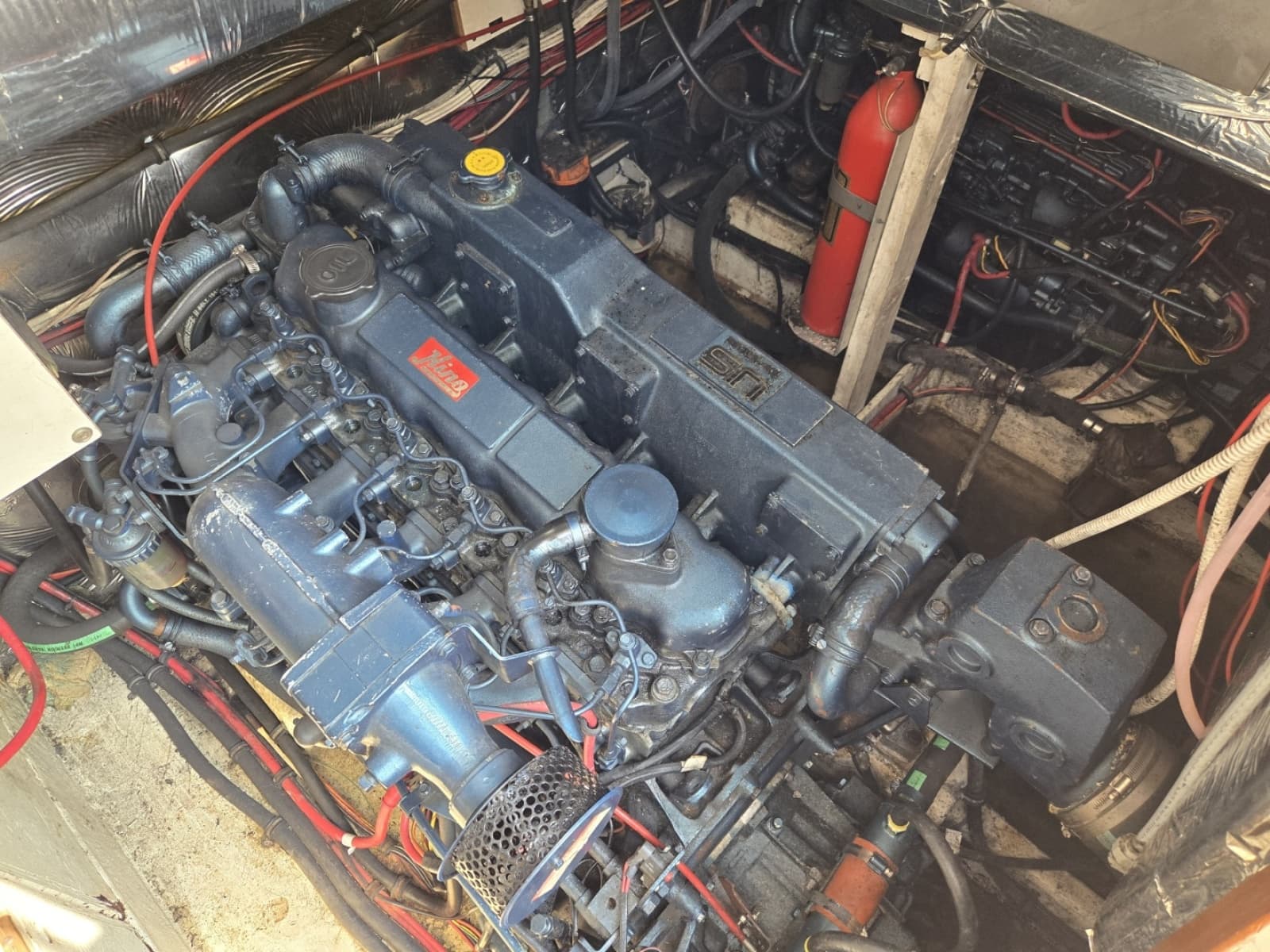 1986 Bayliner 3870 - Photo 29