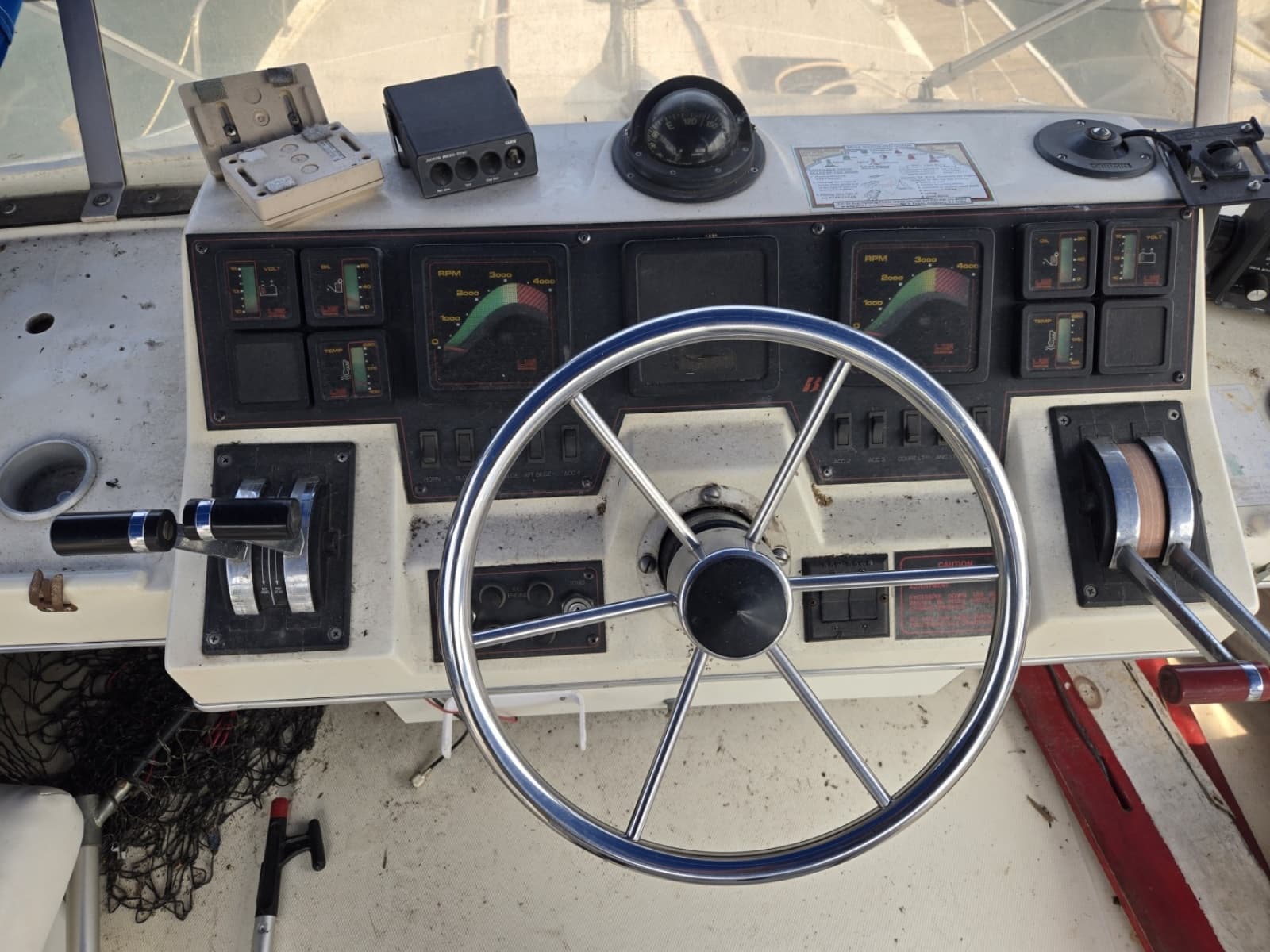 1986 Bayliner 3870 - Photo 9