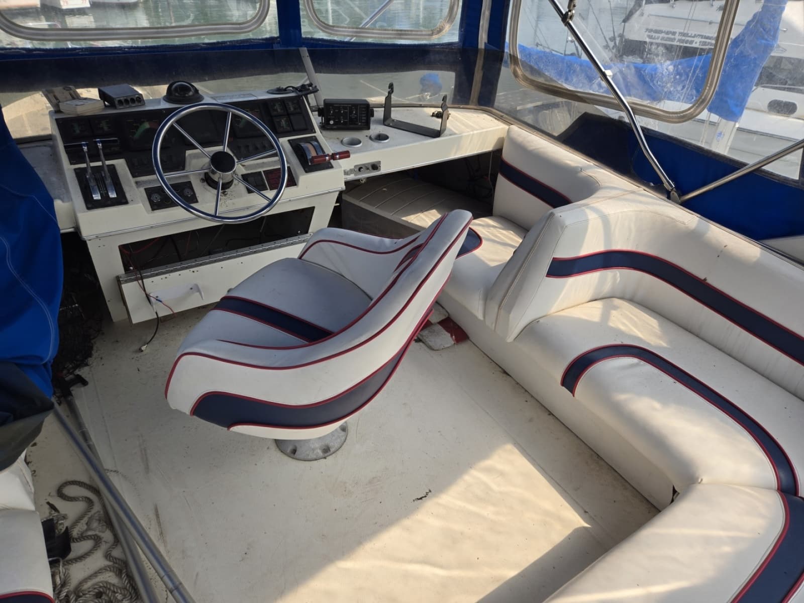1986 Bayliner 3870 - Photo 8