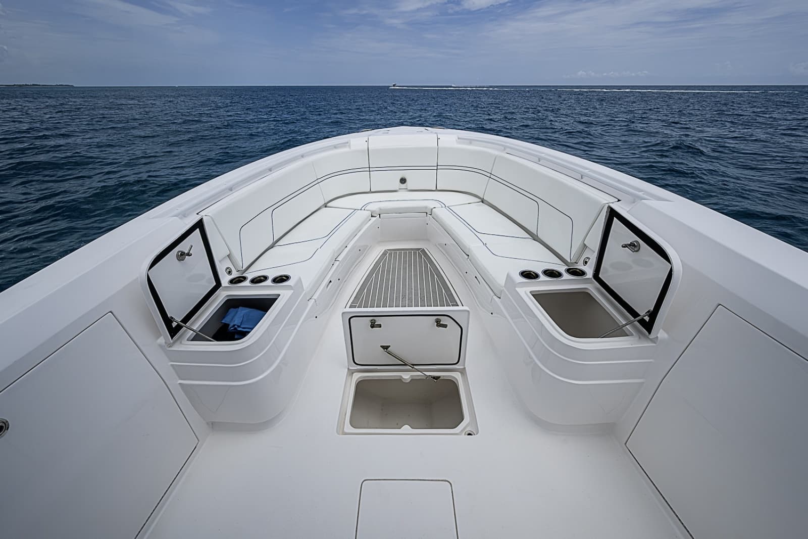 2023 Intrepid 375 Nomad FE - Photo 8