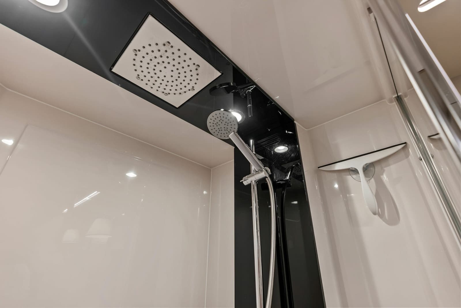 2021 Azimut Magellano 66 - Photo 52