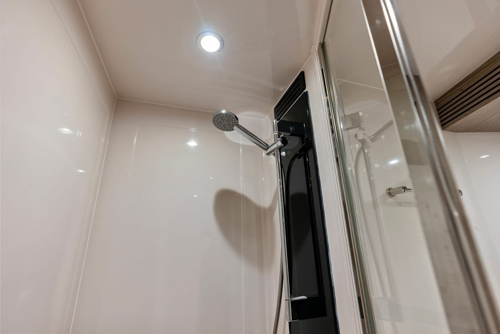 2021 Azimut Magellano 66 - Photo 56