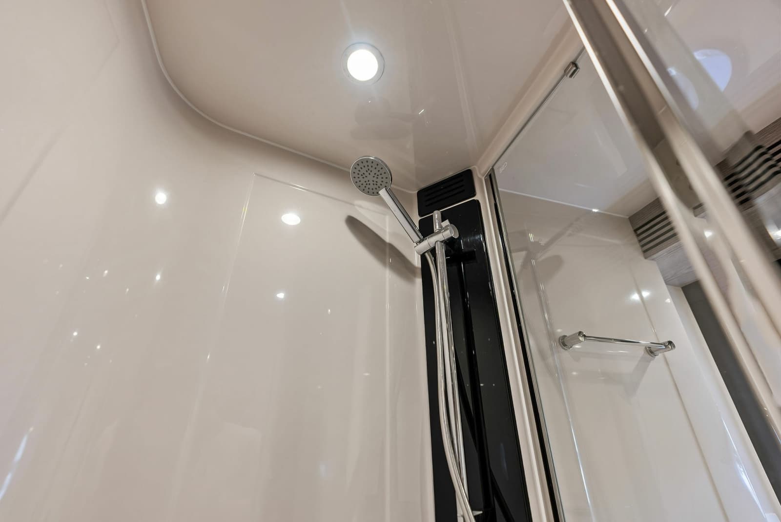 2021 Azimut Magellano 66 - Photo 61