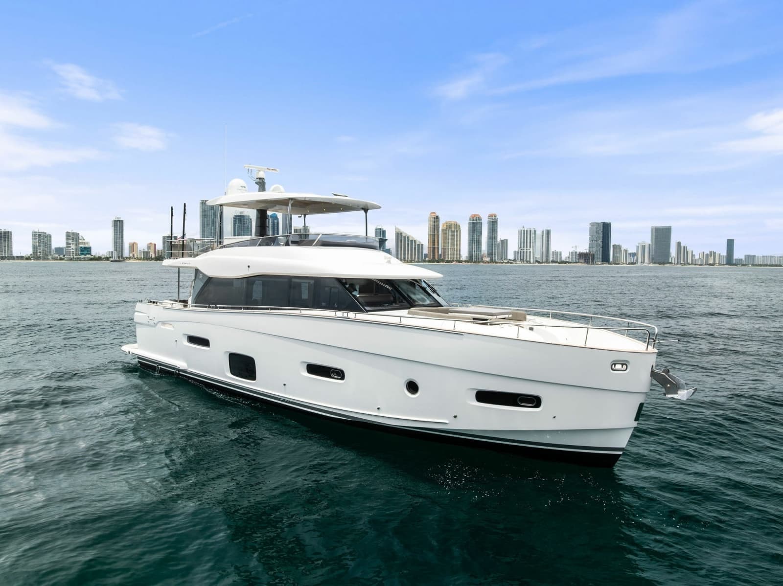 2021 Azimut Magellano 66 - Photo 2