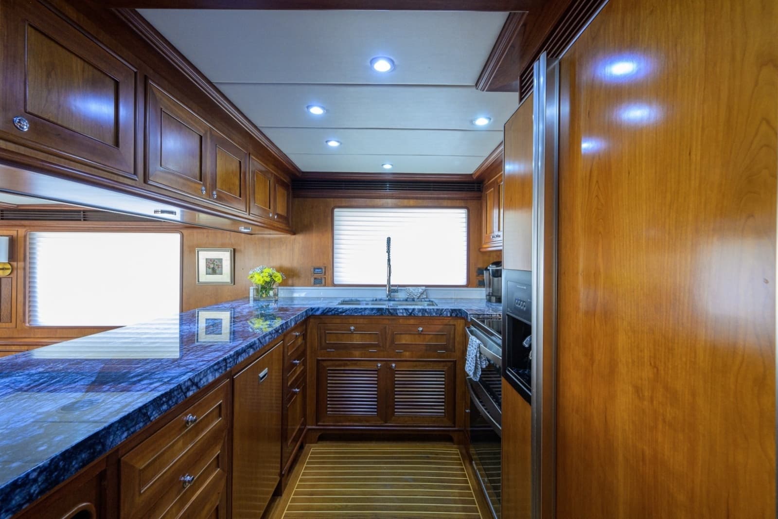 2008 Outer Reef Yachts 800 MY - Photo 11
