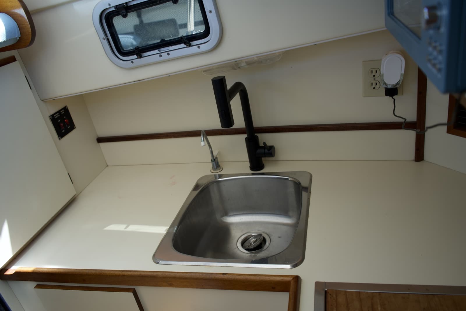 1998 Camano Troll 31 - Photo 28