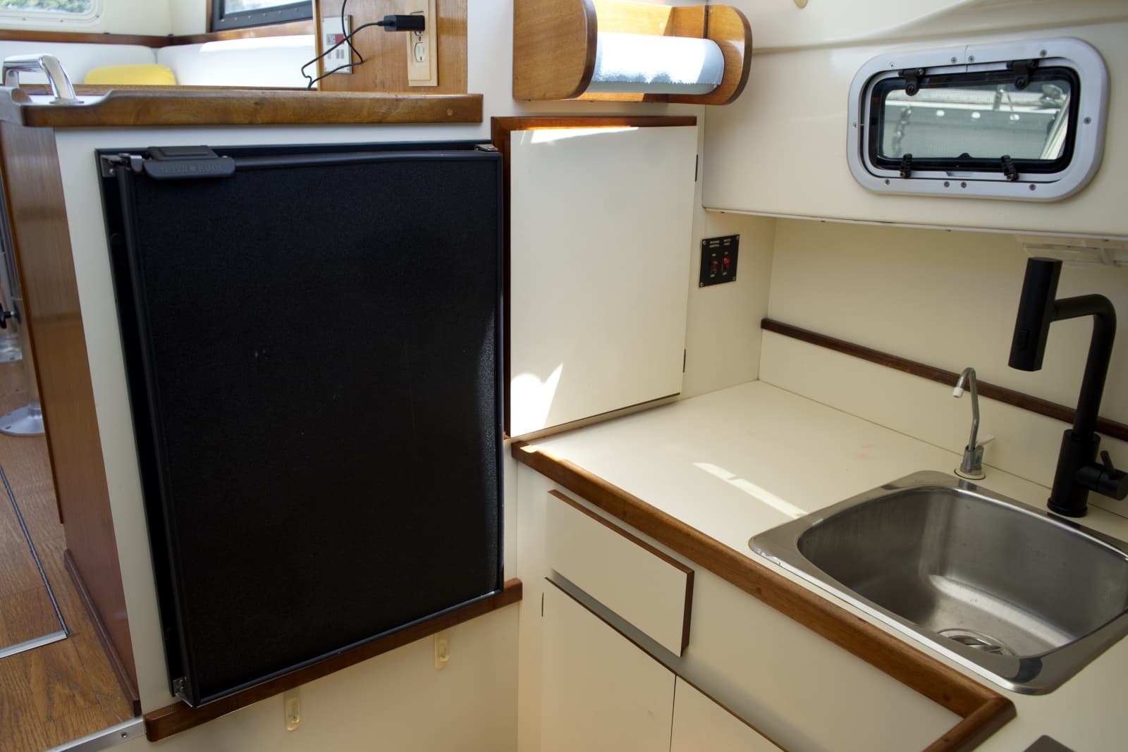 1998 Camano Troll 31 - Photo 27