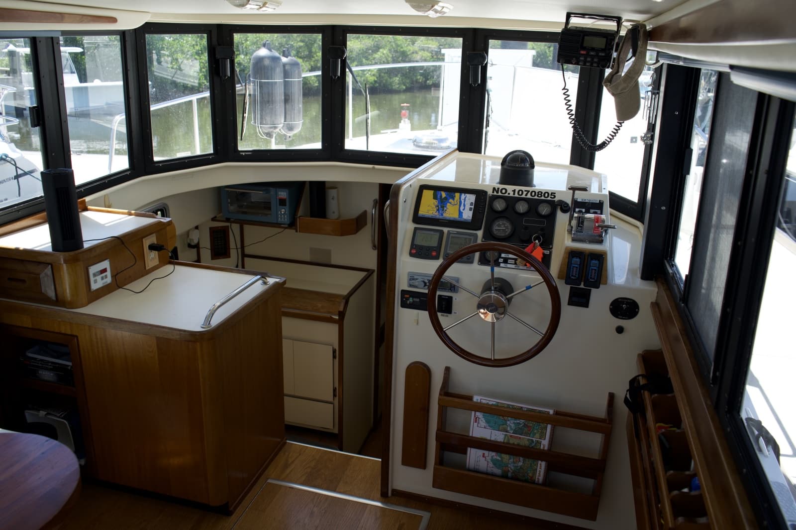 1998 Camano Troll 31 - Photo 10