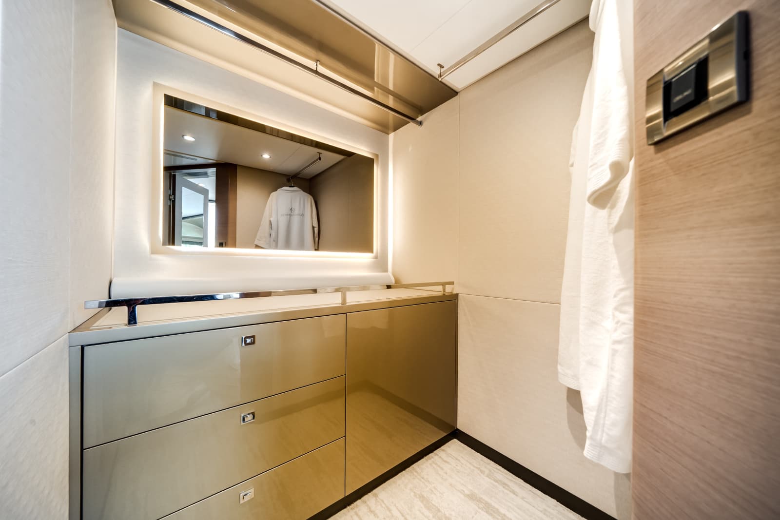 2025 Ocean Alexander 27R - Photo 53