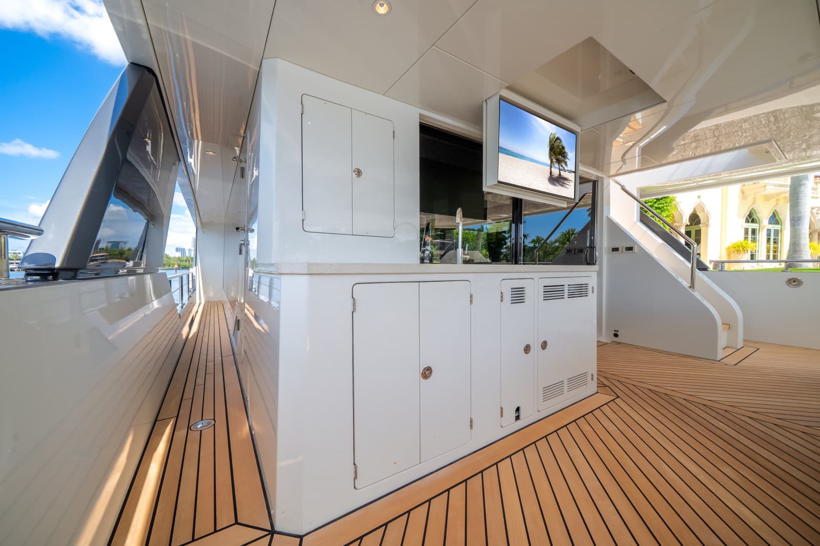 2025 Ocean Alexander 27R - Photo 15