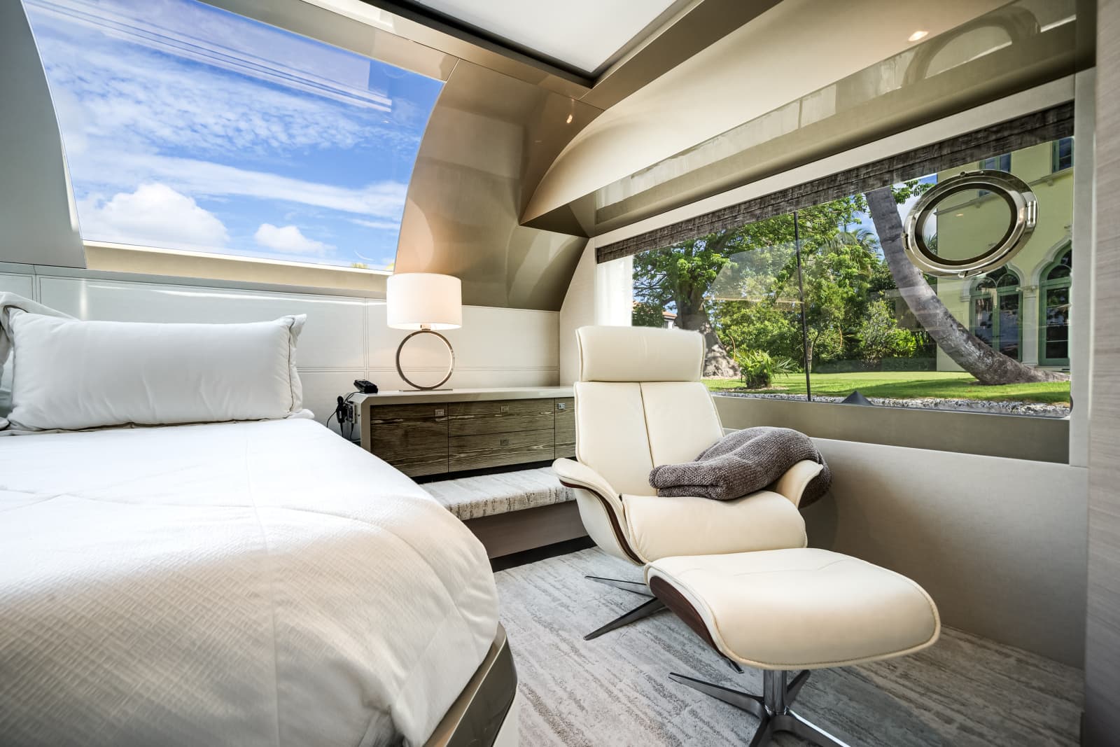 2025 Ocean Alexander 27R - Photo 43