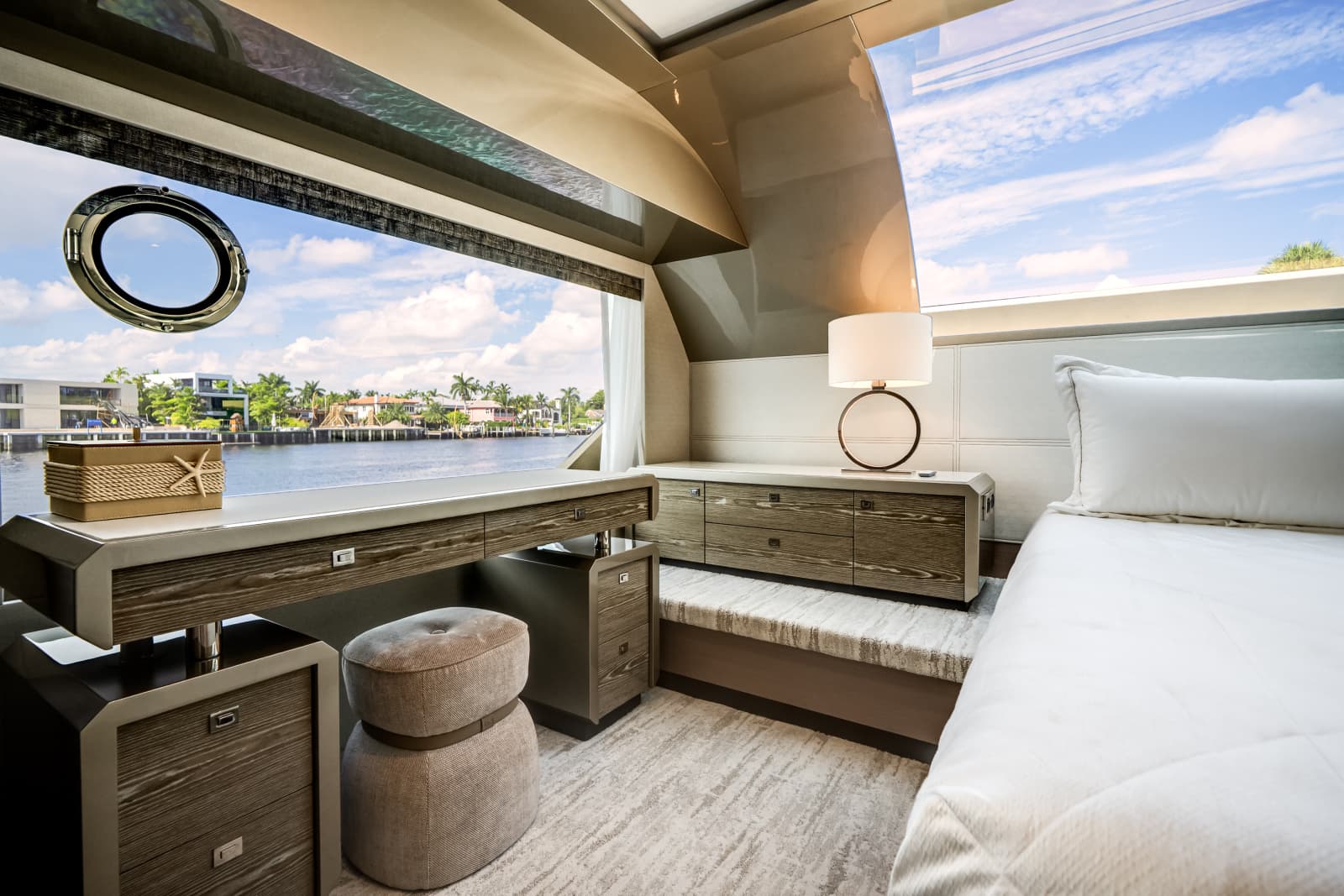 2025 Ocean Alexander 27R - Photo 46