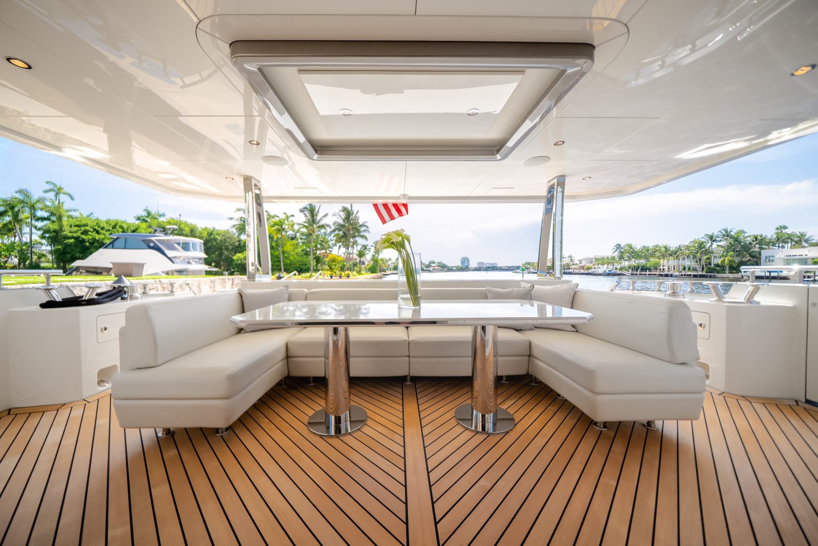 2025 Ocean Alexander 27R - Photo 16
