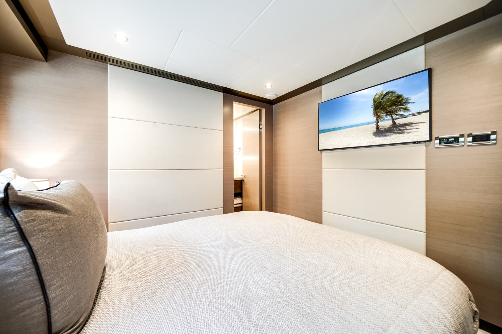 2025 Ocean Alexander 27R - Photo 67
