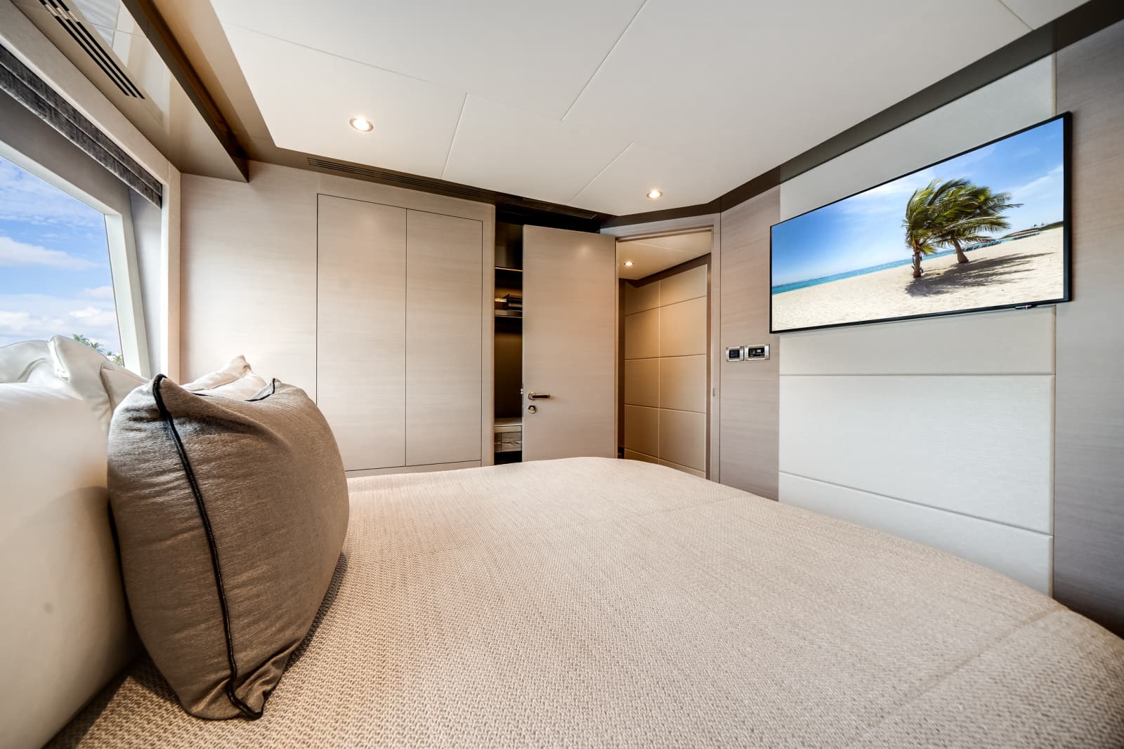2025 Ocean Alexander 27R - Photo 63