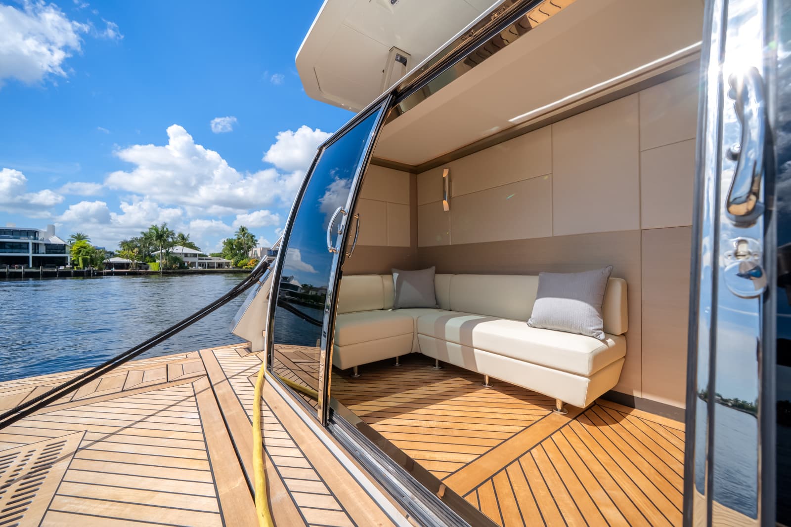 2025 Ocean Alexander 27R - Photo 11