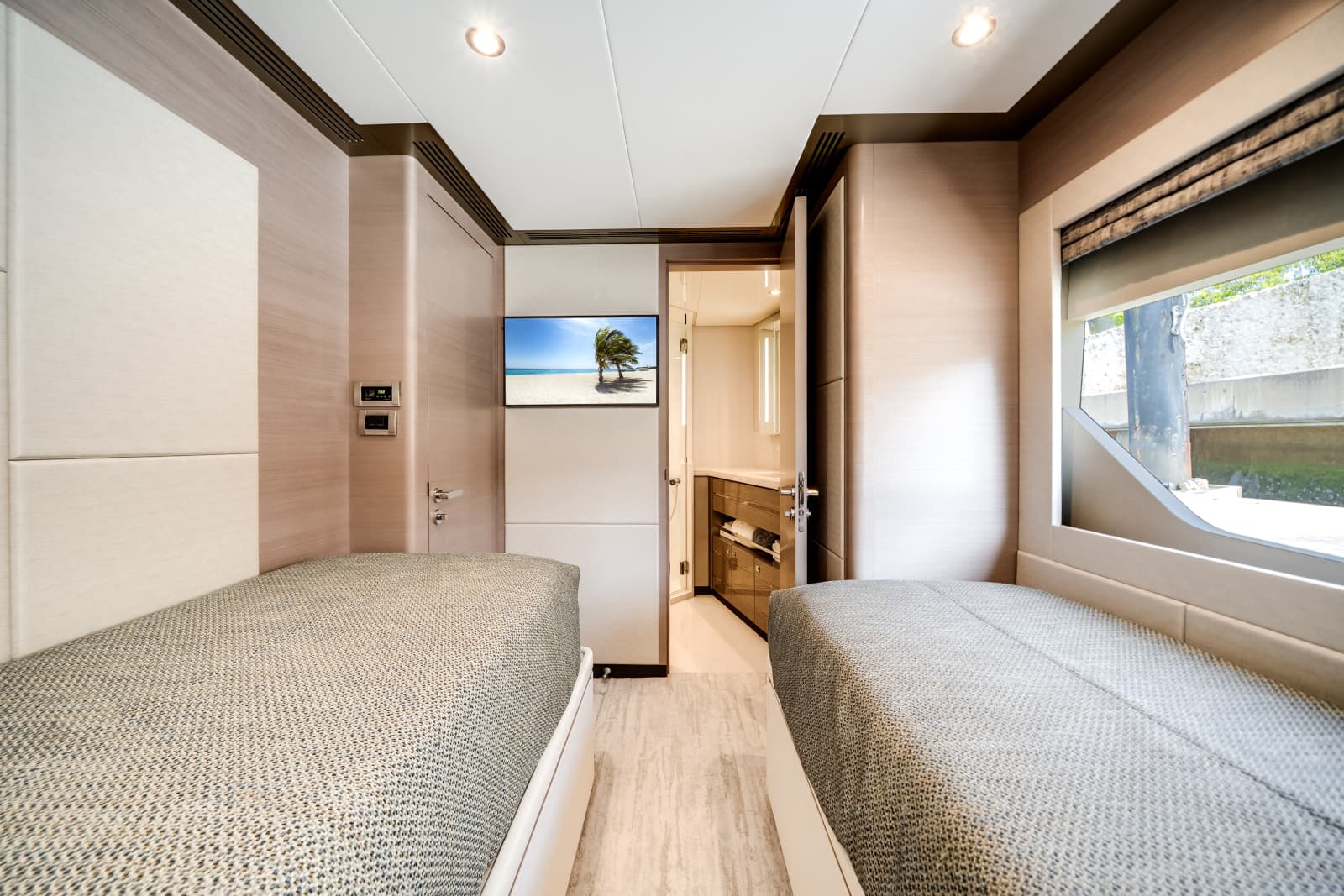 2025 Ocean Alexander 27R - Photo 70