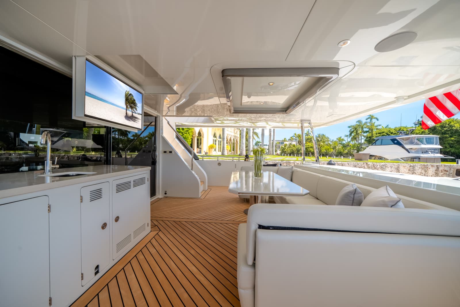 2025 Ocean Alexander 27R - Photo 14