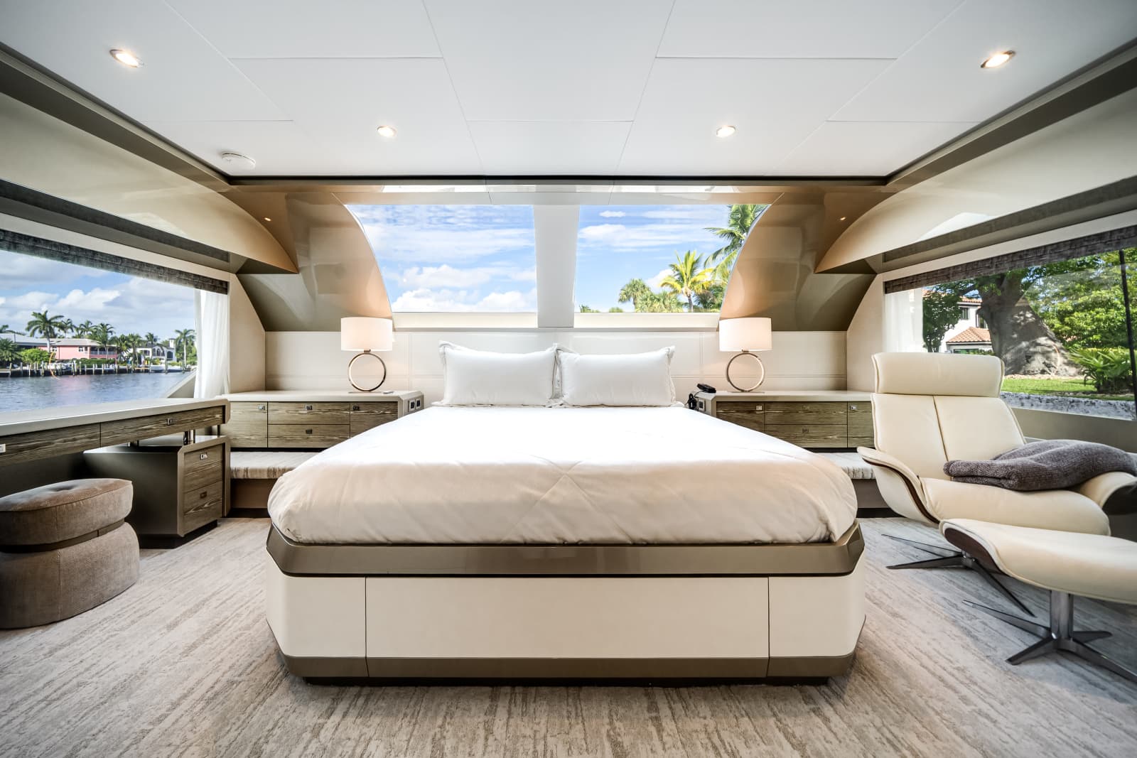 2025 Ocean Alexander 27R - Photo 41