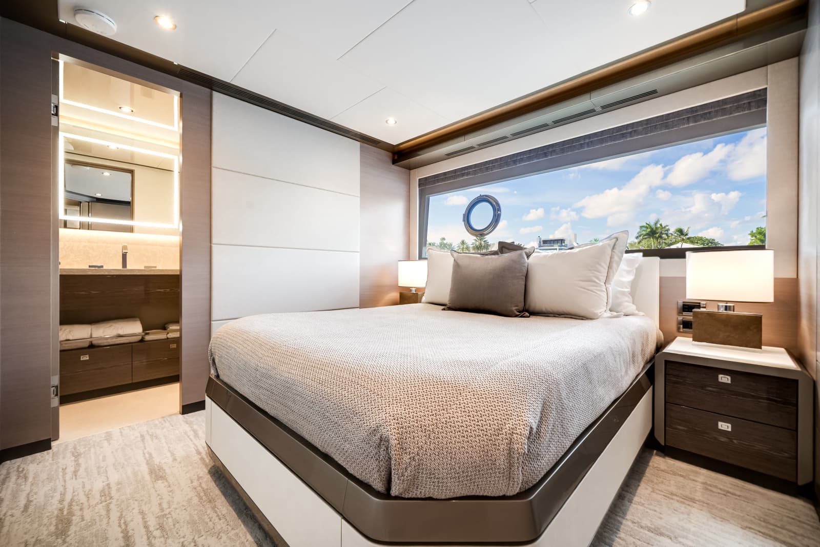 2025 Ocean Alexander 27R - Photo 60