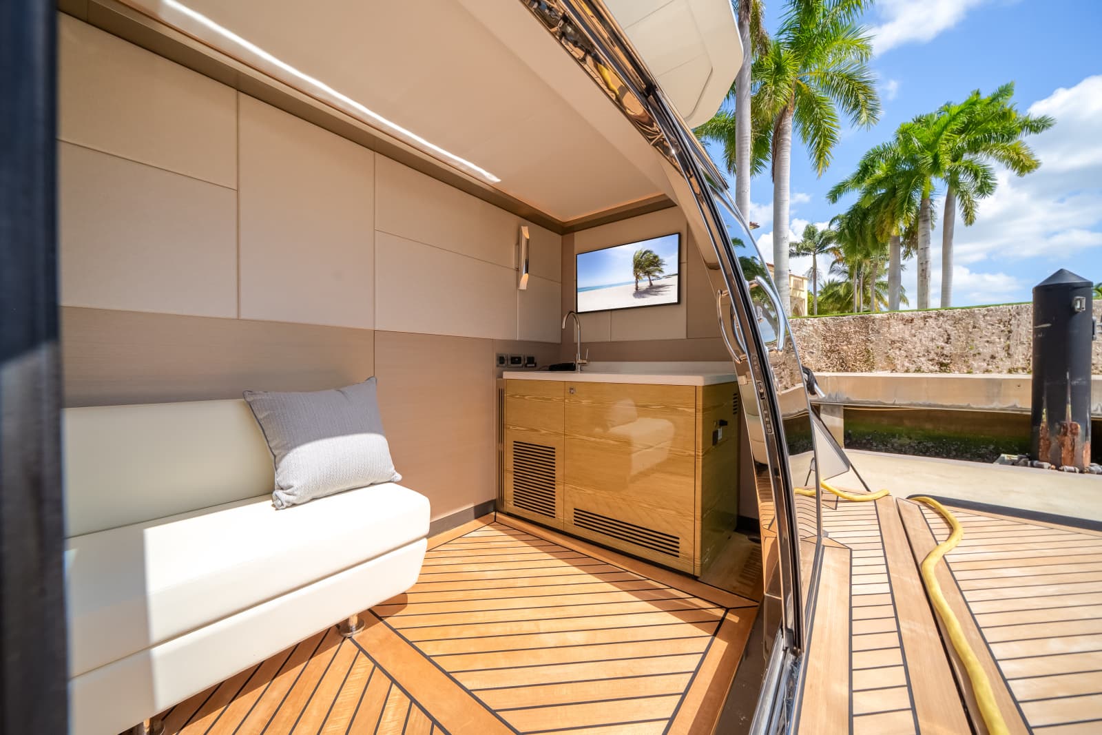 2025 Ocean Alexander 27R - Photo 12