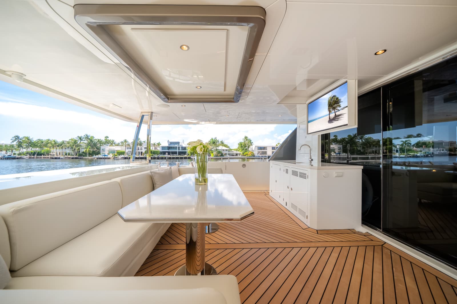 2025 Ocean Alexander 27R - Photo 17