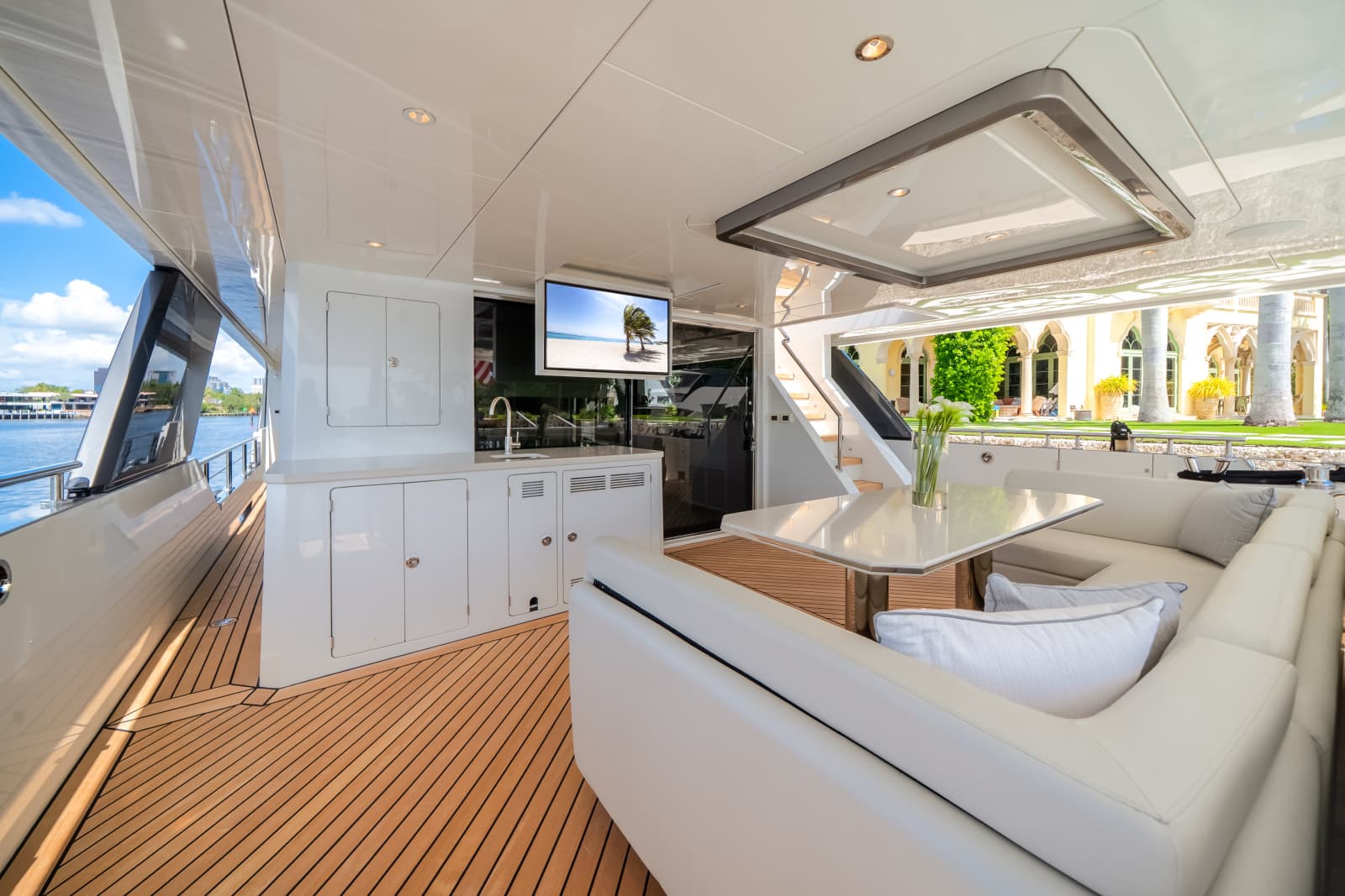 2025 Ocean Alexander 27R - Photo 13