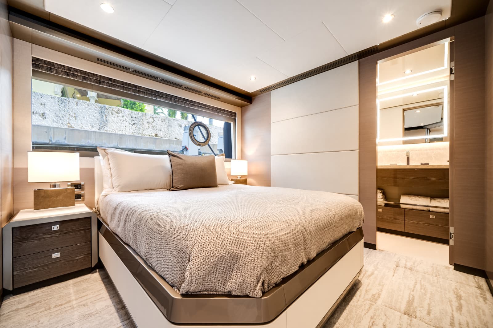 2025 Ocean Alexander 27R - Photo 66