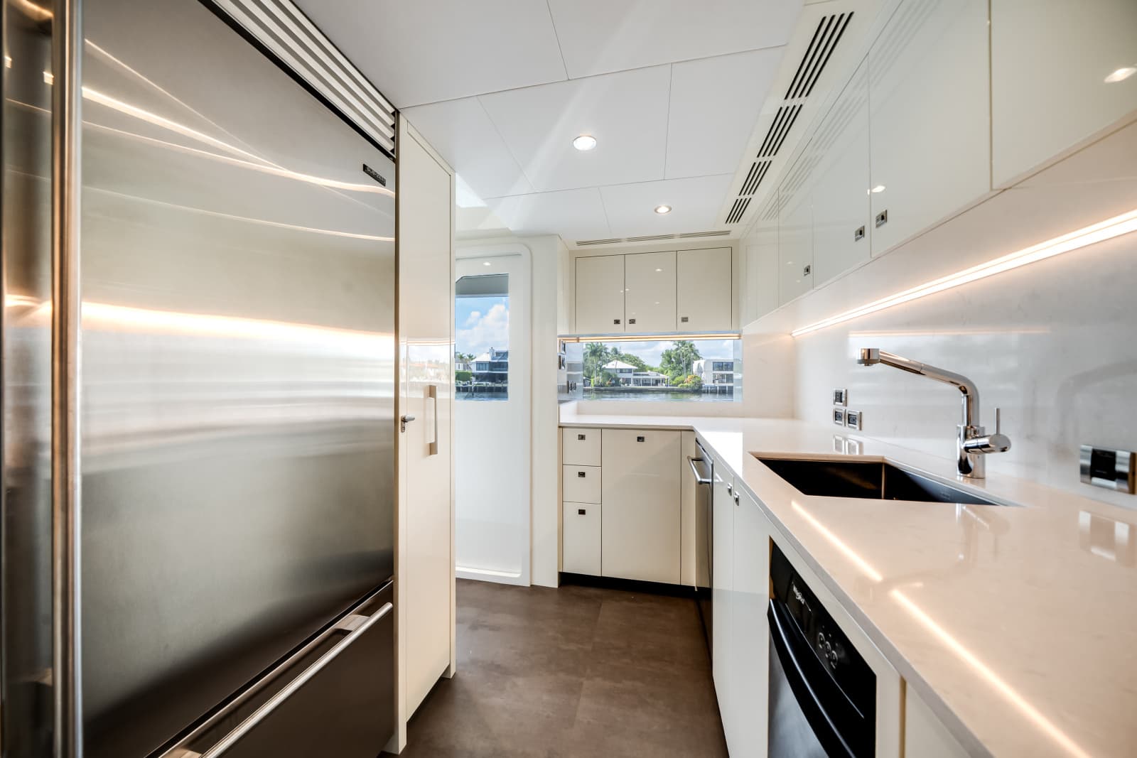 2025 Ocean Alexander 27R - Photo 35