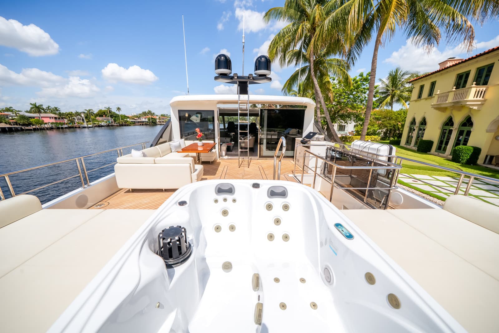2025 Ocean Alexander 27R - Photo 96
