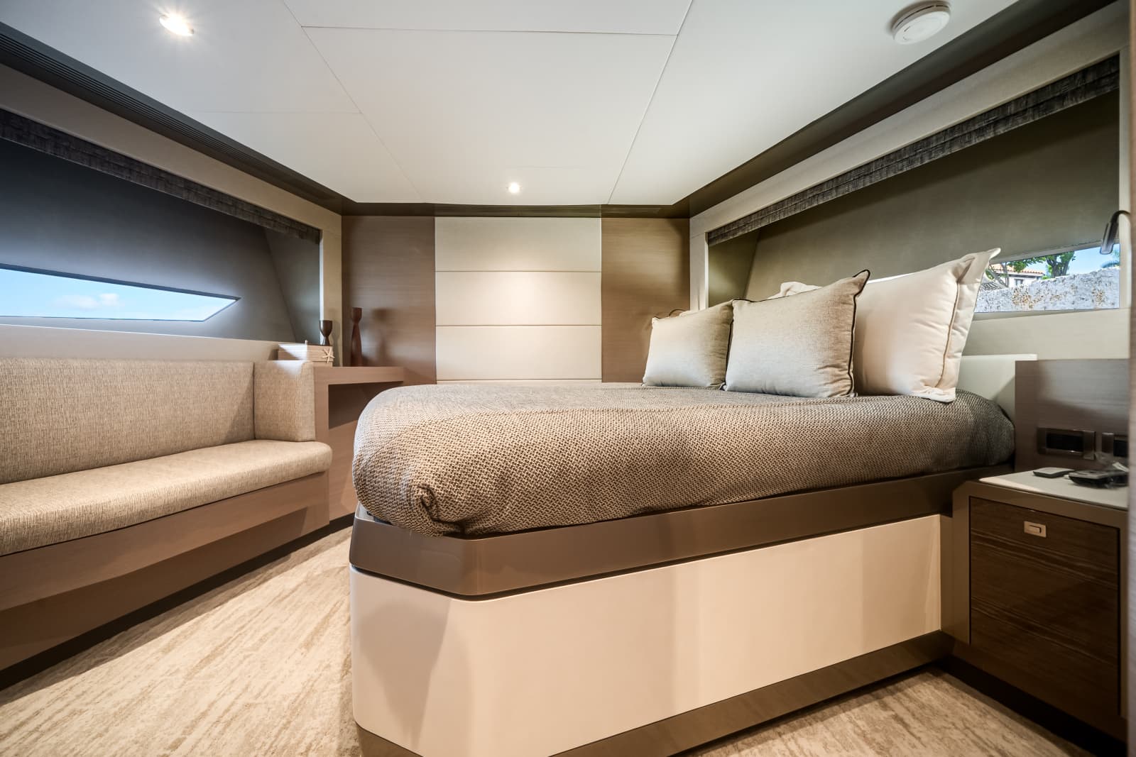 2025 Ocean Alexander 27R - Photo 56
