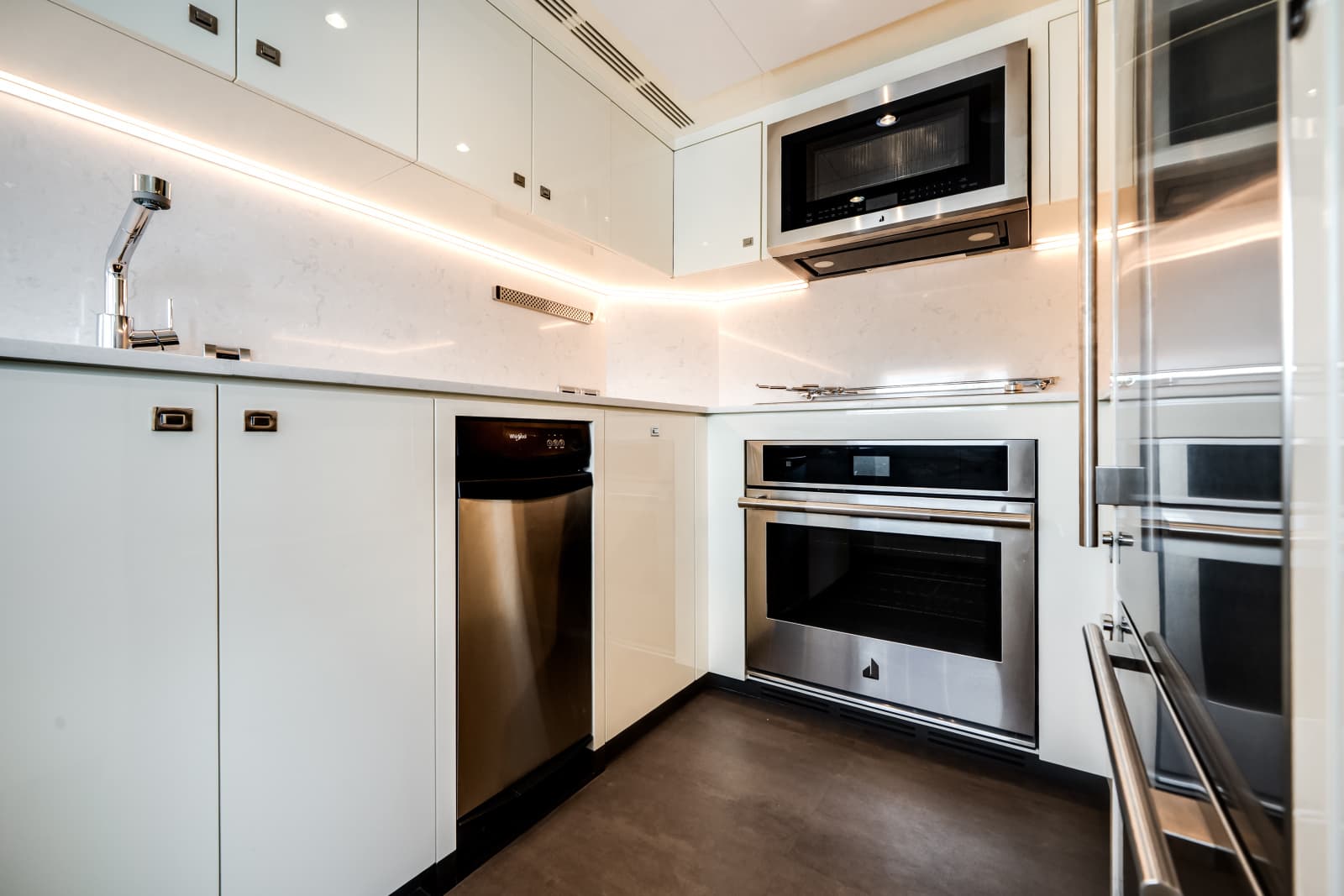 2025 Ocean Alexander 27R - Photo 34