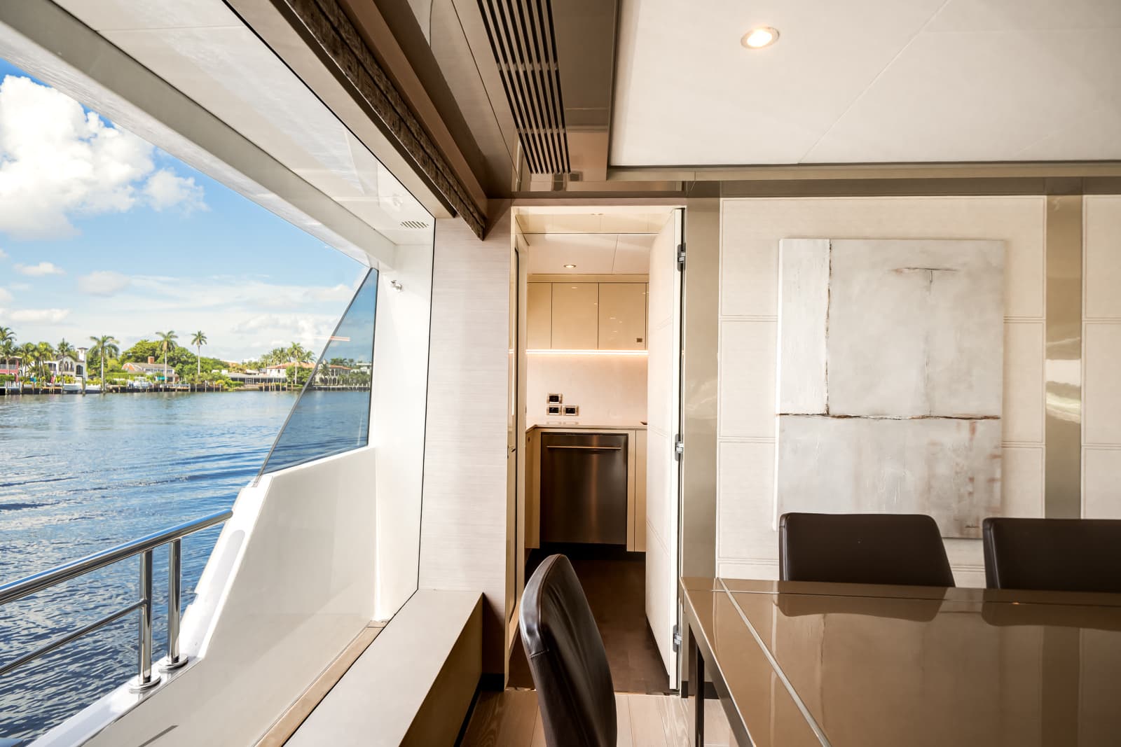 2025 Ocean Alexander 27R - Photo 31