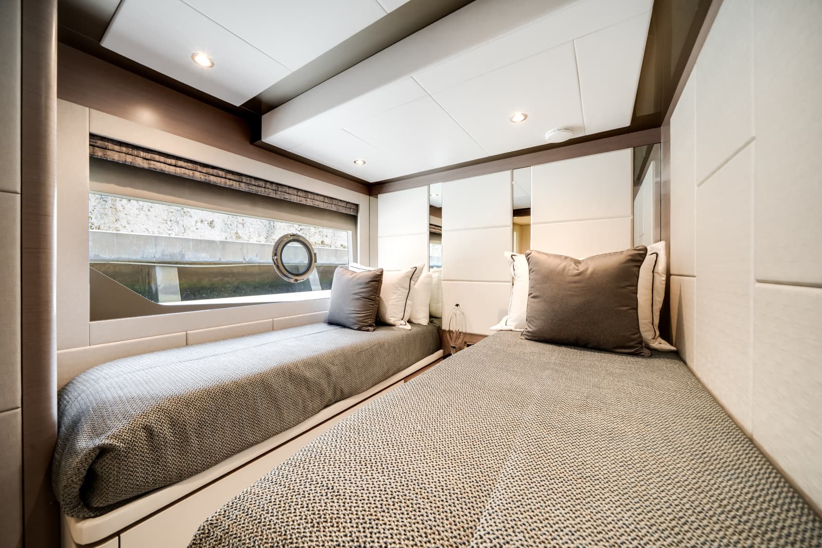 2025 Ocean Alexander 27R - Photo 69