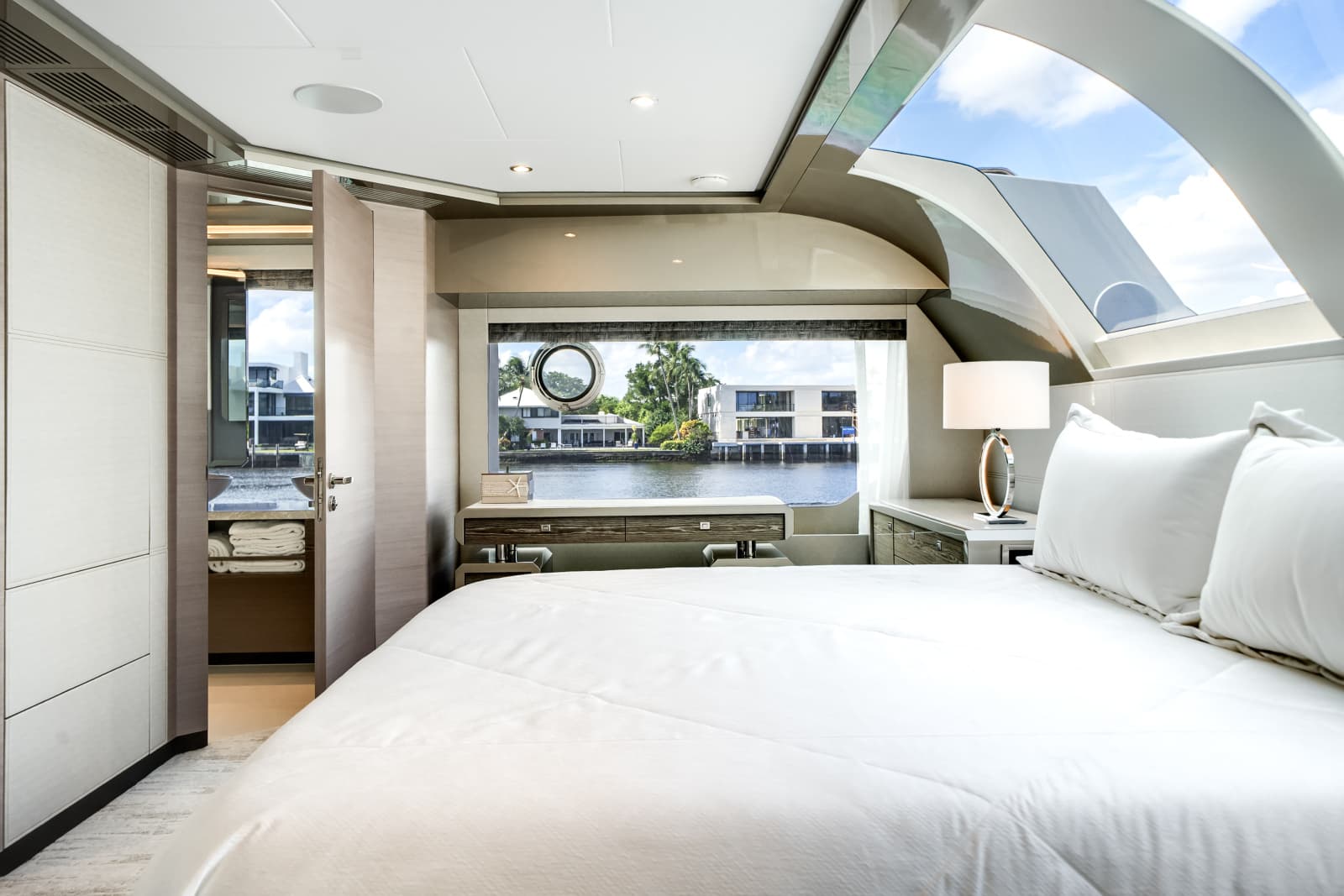 2025 Ocean Alexander 27R - Photo 45