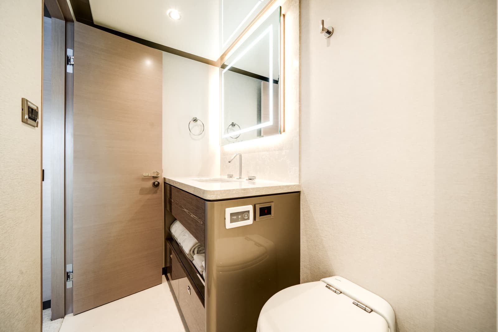2025 Ocean Alexander 27R - Photo 68