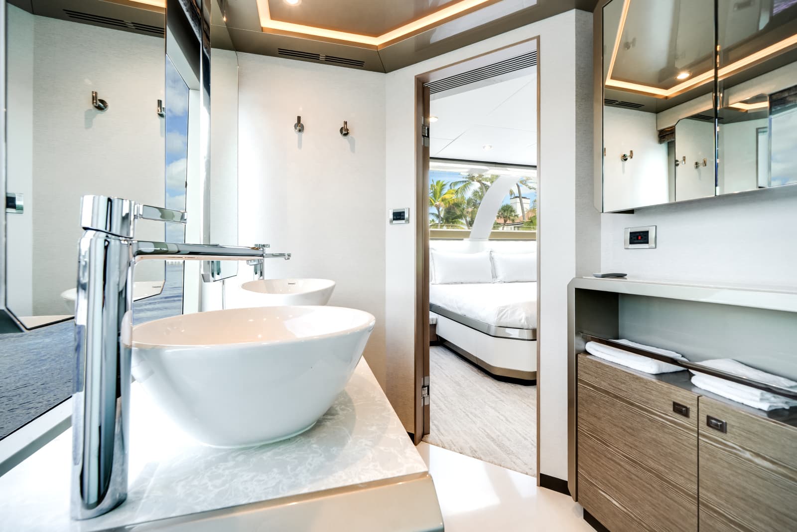 2025 Ocean Alexander 27R - Photo 52