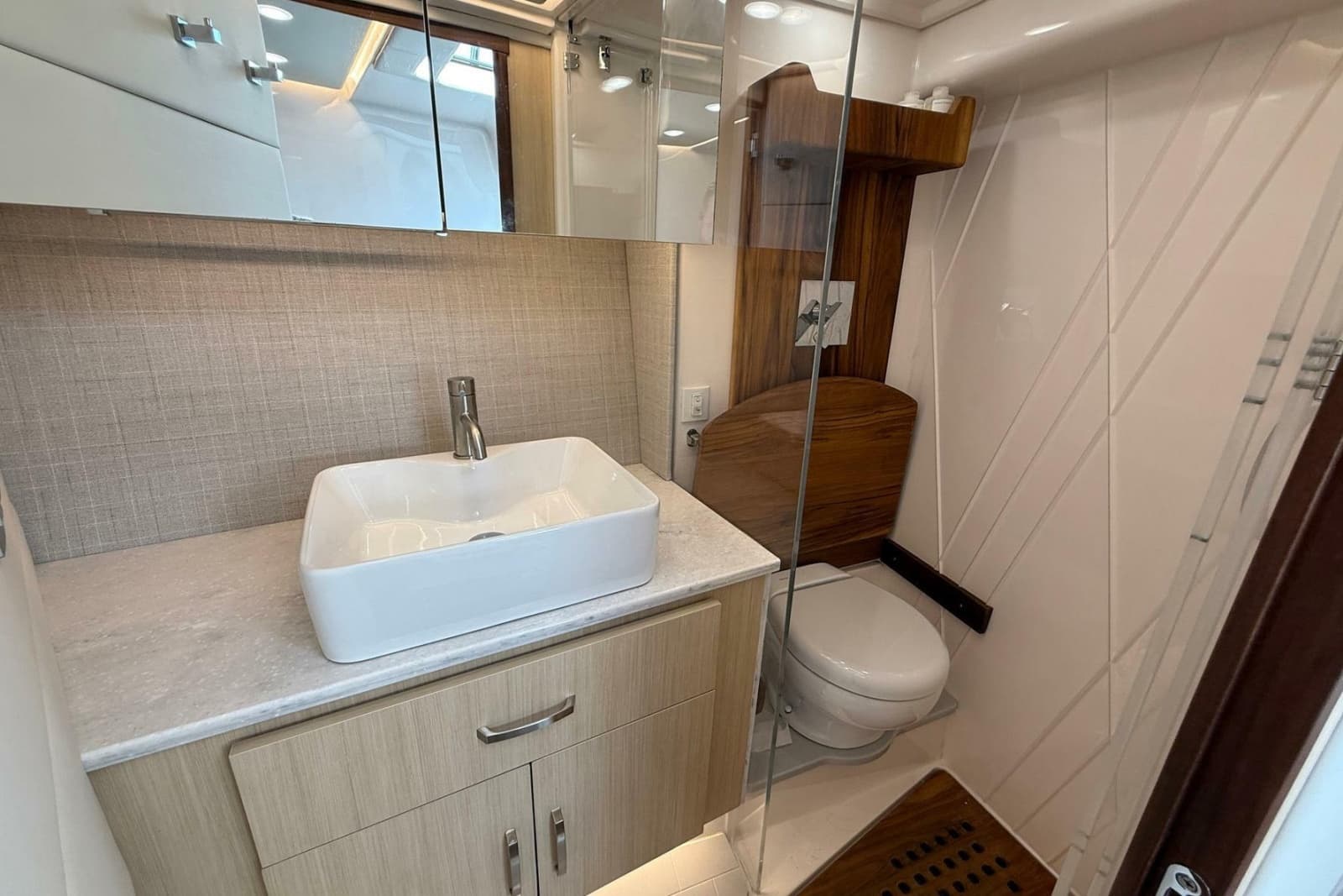 2025 Regal 36 XO - Photo 13